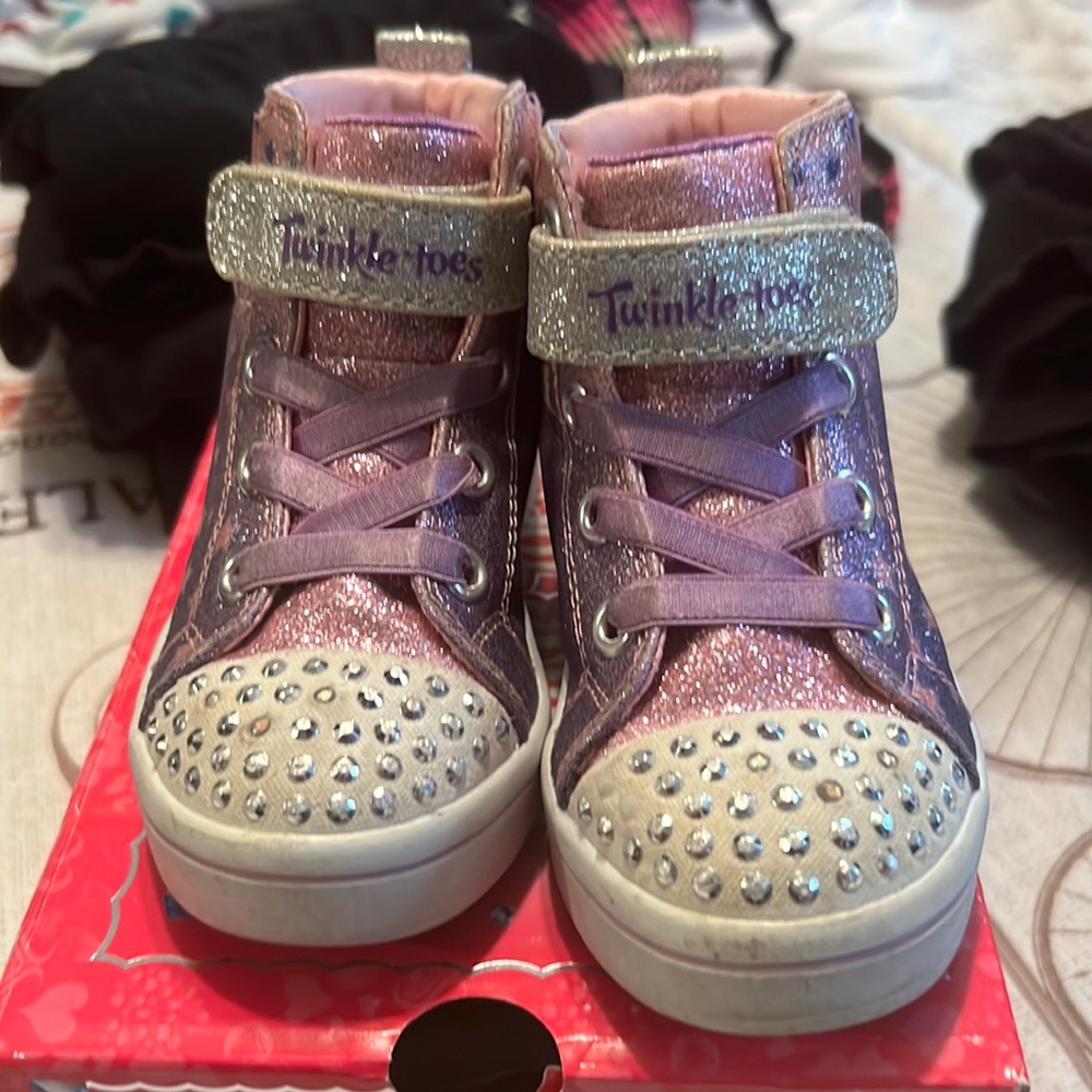 Twinkle toes sketchers size 6 toddler